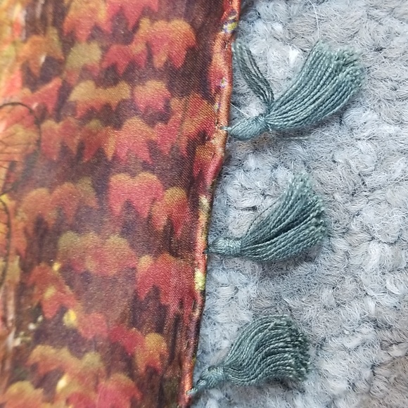 100% pure silk Streissnig scarf 38 x 38 square (maybe even slightly larger) - Picture 14 of 16